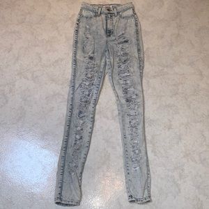 Light Washed distressed jeans LIKE NEW !!!